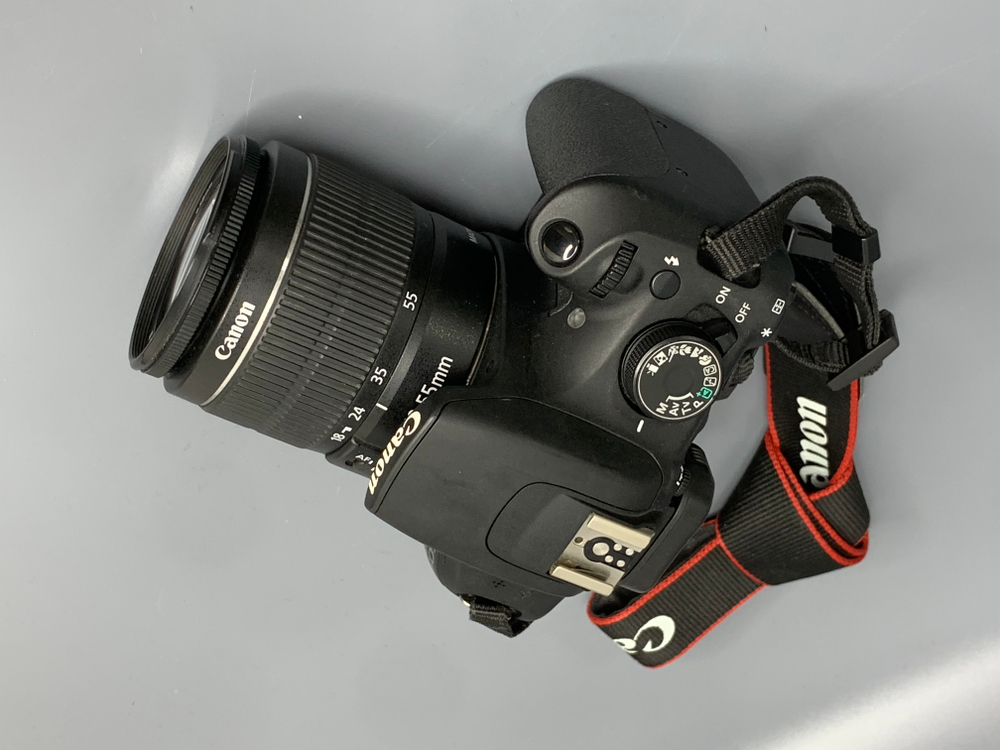 Canon 1200D kit 18-55mm III 6000 кадров