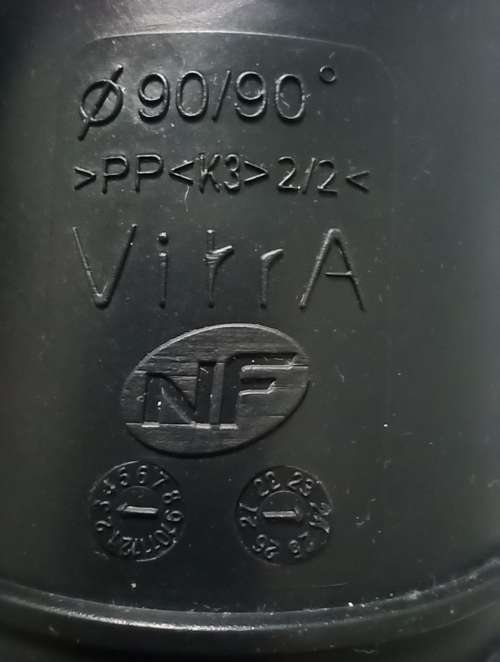 Фановая труба Vitra г-образный патрубок (отвод) для инсталляции под углом 90 градусов, диаметр 90мм