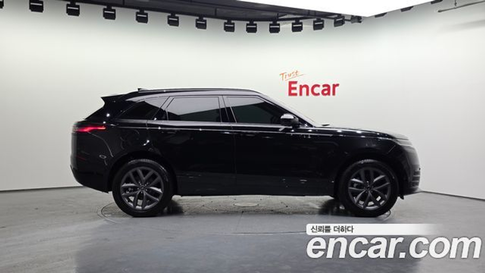Land Rover Range Rover Velar 2.0 P250 Dynamic SE — 2026