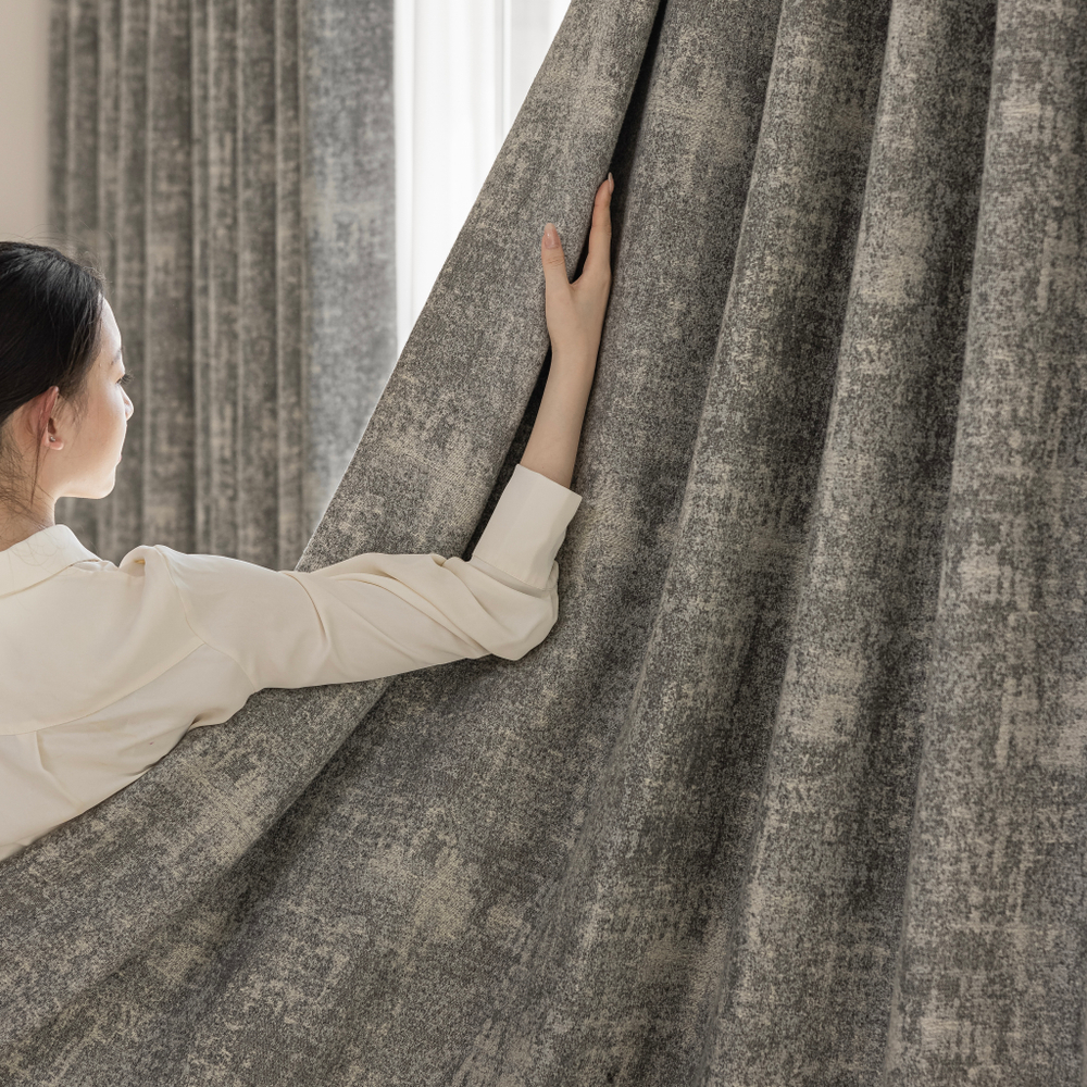 Шерстяная портьерная ткань «Graphite Tweed» — натуральная шерсть с мелким твидовым меланжем для штор от пола до потолка