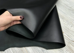 Лицевая сторона чёрной итальянской кожи Boolwing Light от Ecopell