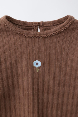ZARA КОМПЛЕКТ ИЗ ВЫШИТОЙ ФУТБОЛКИ И ЛЕГИНСОВ, КОРИЧНЕВЫЙ