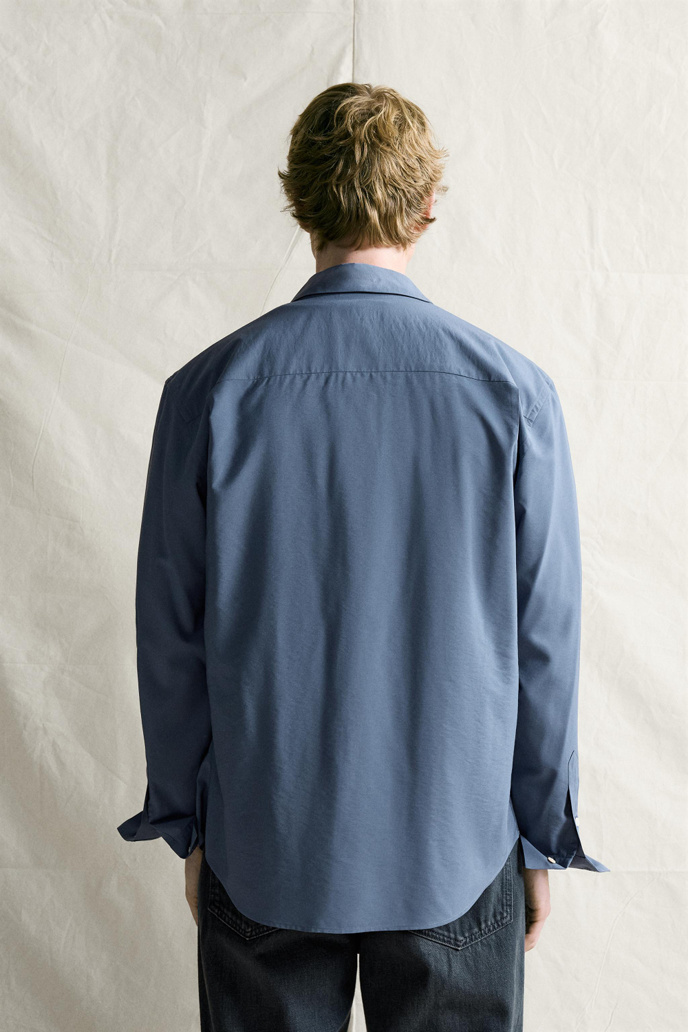 РУБАШКА RELAXED FIT ИЗ СТРУЯЩЕЙСЯ ТКАНИ — ZARA · 1103/743