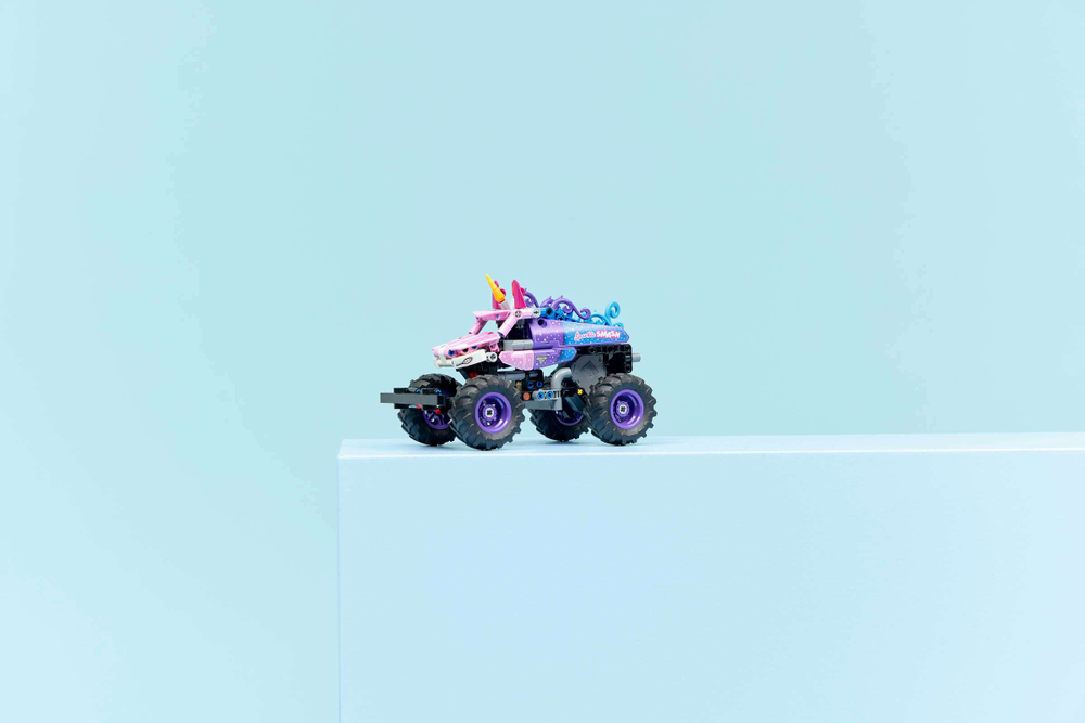 Конструктор LEGO Technic 42220 Monster Jam Sparkle Smash Pull-Back