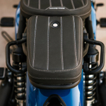 Пассажирское сиденье Royal Enfield, тип - "Signature", черного цвета, арт. KXA00293
