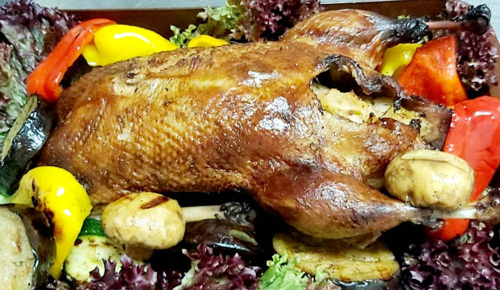 Утка запечённая , фаршированная яблоками (2кг) Предзаказ за (1-2 дня) цена указана за 1 кг продукта