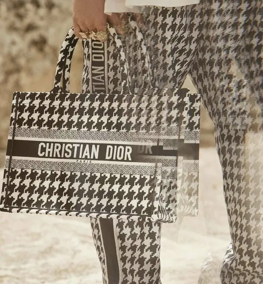 Сумка Dior Book Tote, модель маленького формата черный