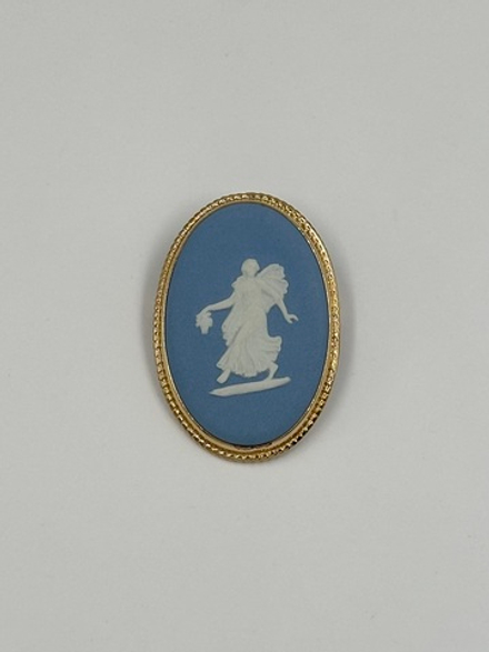 Брошь Wedgwood голубая