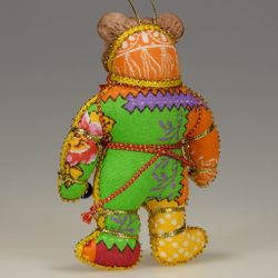 Ёлочная игрушка Медвежонок двухцветный с бусами