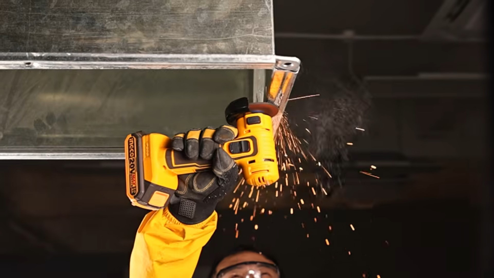 Аккумуляторная мини-угловая шлифовальная машина (УШМ) INGCO CAGLI7601 INDUSTRIAL 20 В 76 мм
