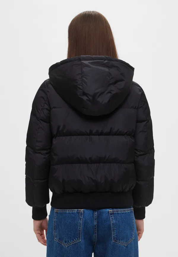 Пуховик  женский ARMANI EXCHANGE