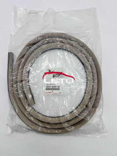 Уплотнитель двери задней правой 62331-60061-A0 6233160061A0