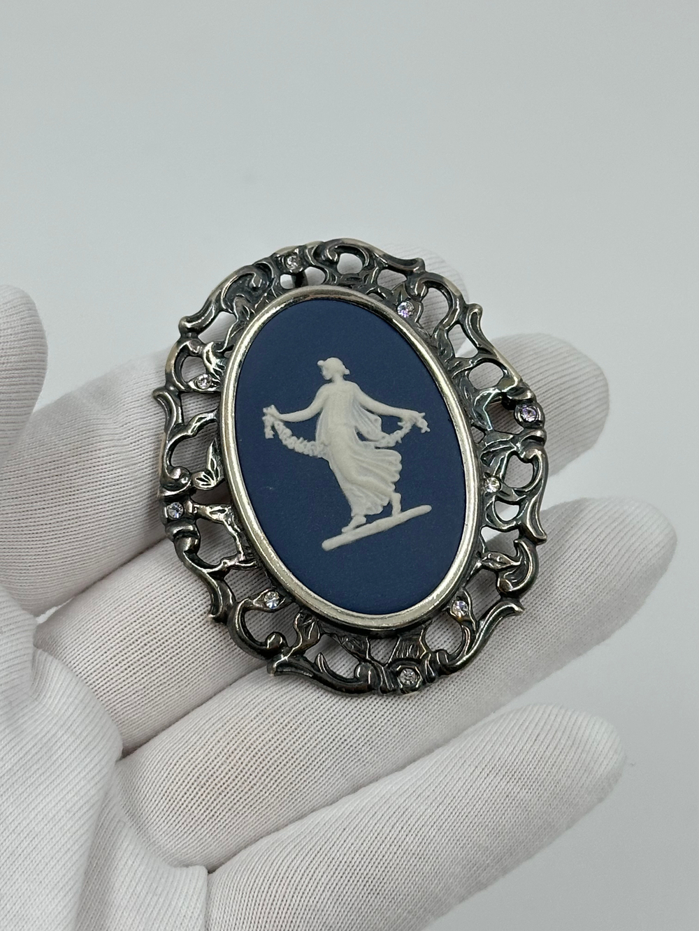 Брошь Wedgwood