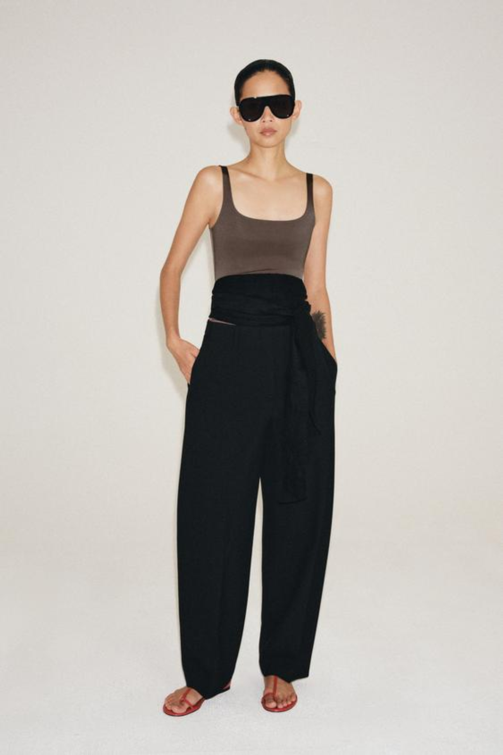 ZARA ТОП ИЗ ПОЛИАМИДА НА БРЕТЕЛЯХ, ШОКОЛАДНЫЙ