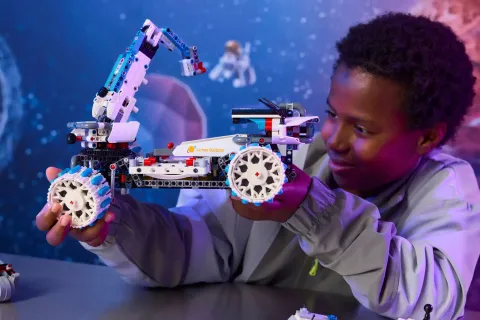 Конструктор LEGO Technic 42211 Космический аппарат Lunar Outpost -луноход
