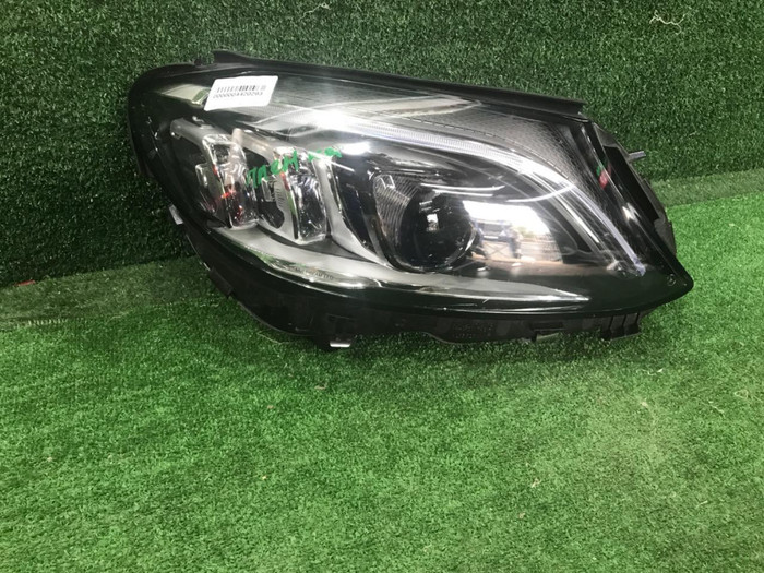 Фара правая Mercedes C w205 18-23 LED В сборе