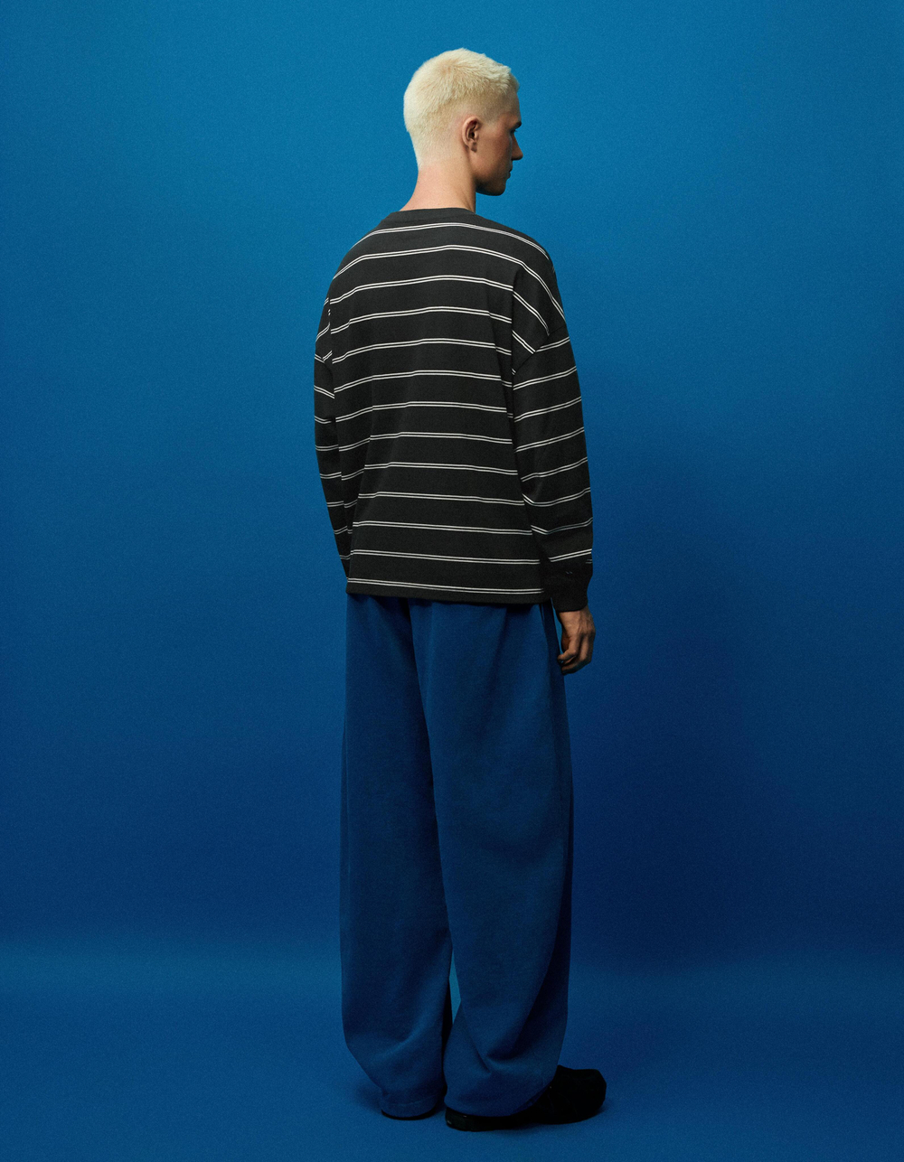 Мужской лонгслив boxy fit OUT OF CORE, арт. 3828/443 - BERSHKA