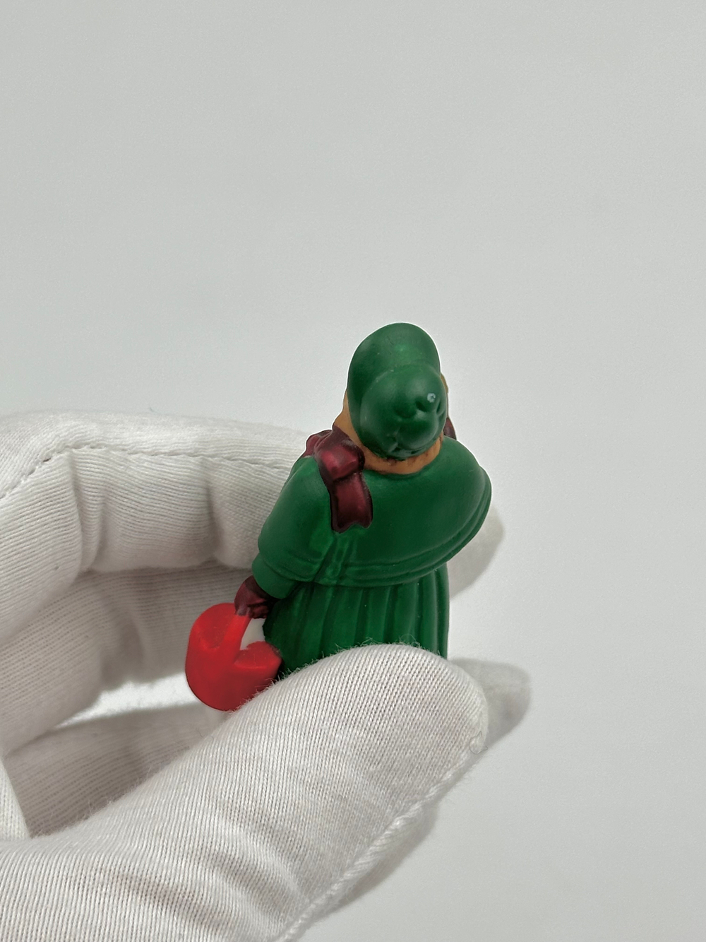 Фигурка Женщина с колокольчиком Department 56