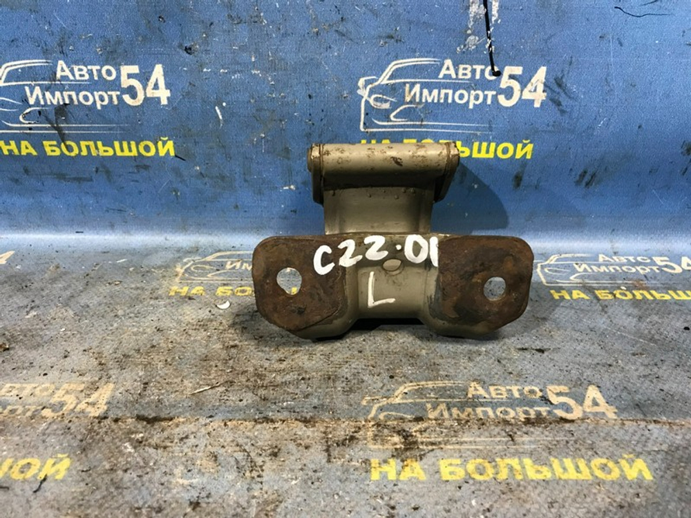 Петля багажника NISSAN LARGO 1992