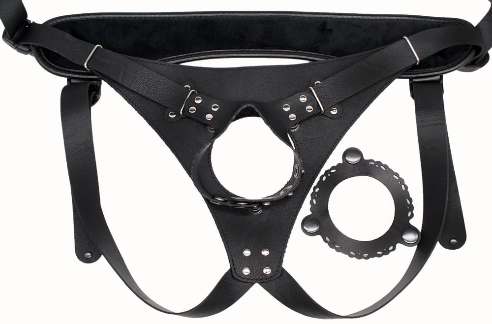 Телесный реалистичный фаллоимитатор на черных трусиках Real Big Strap-On - 34,5 см. (Цвет: телесный с черным)