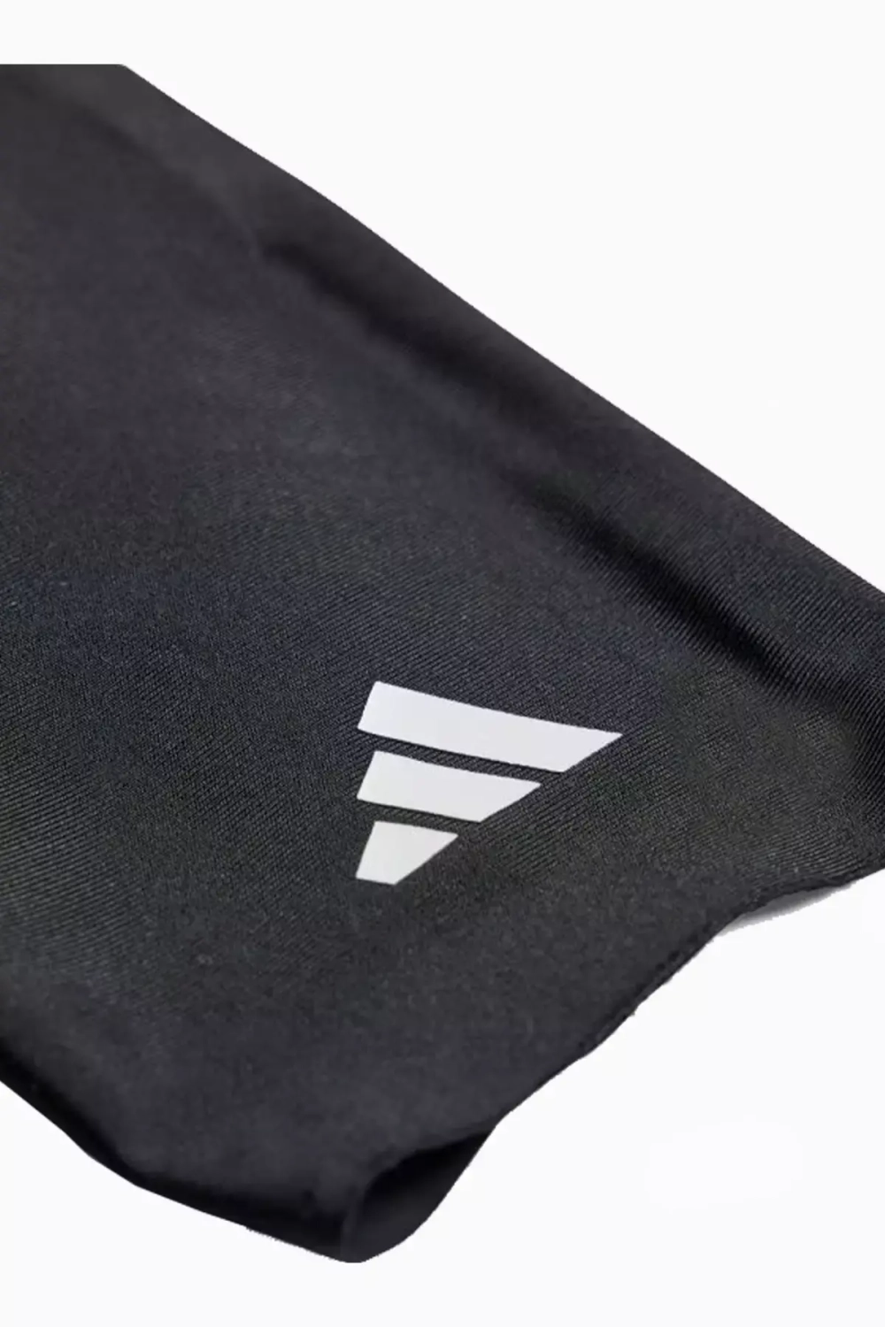 Футбольные щитки adidas Tiro Competition