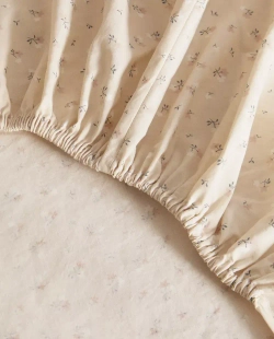 ZARA HOME ДЕТСКАЯ ПРОСТЫНЯ НА РЕЗИНКЕ С ЦВЕТОЧНЫМ ПРИНТОМ, РОЗОВЫЙ
