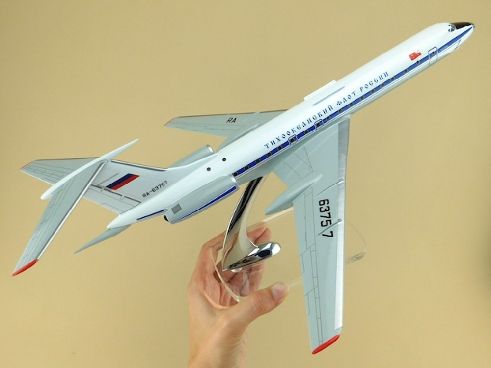 Модель самолета Ту-134А с антенной БУС (М1:100, Тихоокеанский флот России)