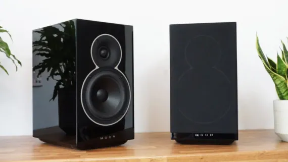 Moon by Simaudio Voice 22 Gloss Black
