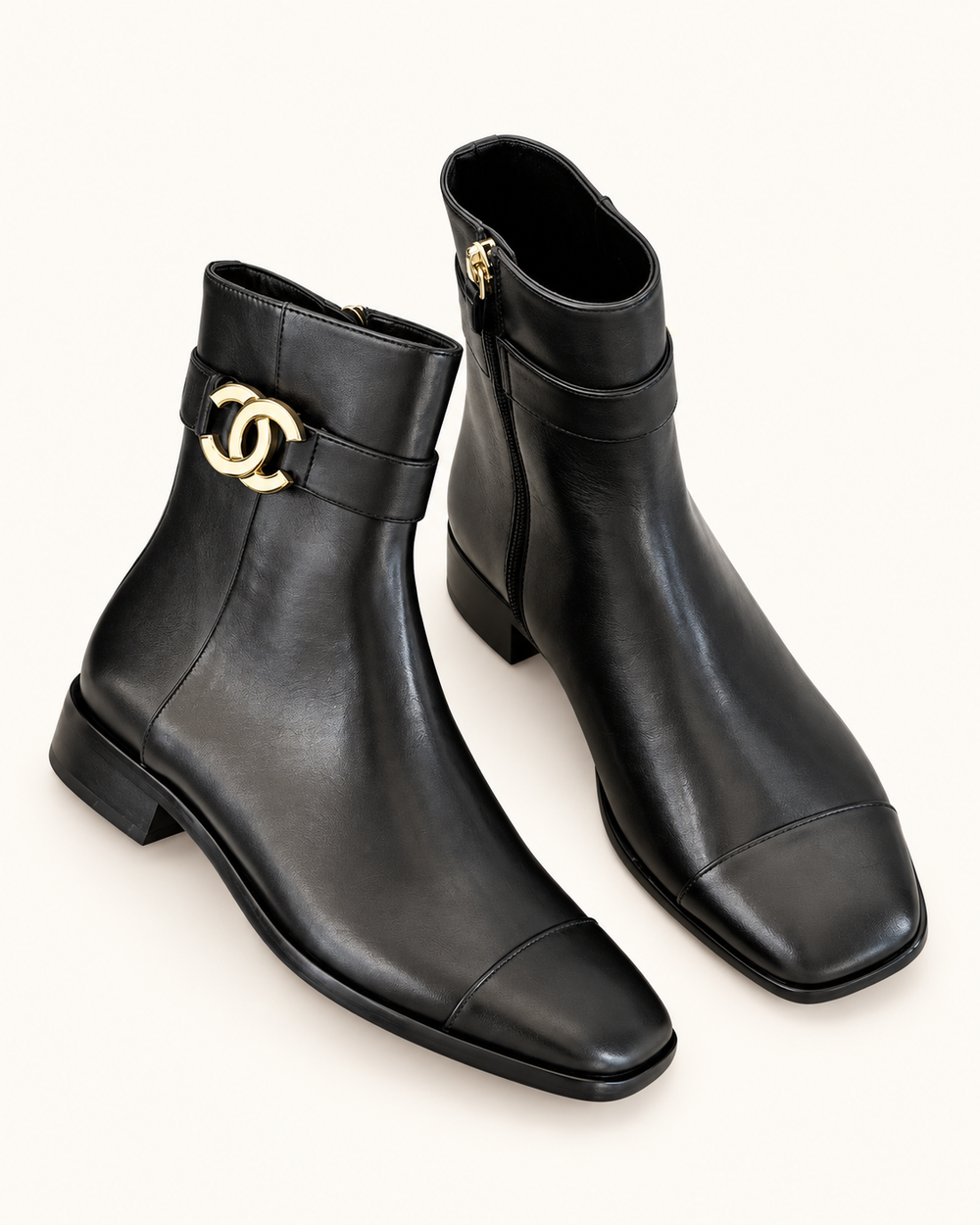 Женские ботильоны Chanel с золотистой монограммой CC — чёрные