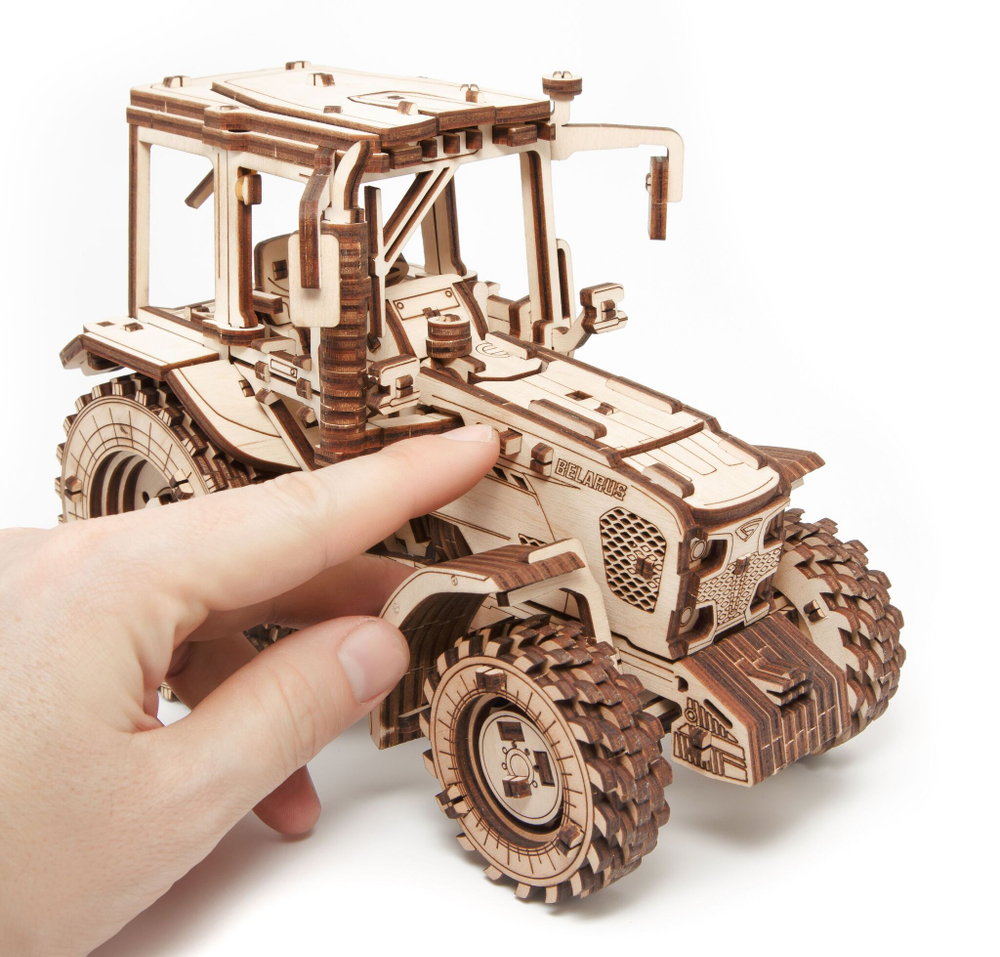 Сборная модель деревянная 3D EWA Трактор Беларус 82