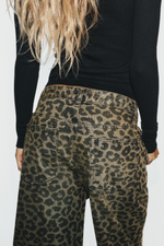 ДЖИНСЫ TRF BAGGY С АНИМАЛИСТИЧЕСКИМ ПРИНТОМ — ZARA
