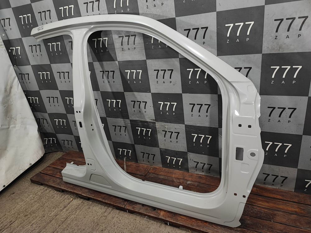 Боковина правая Geely Tugella 19-нв Новая Оригинал 5038074100C15