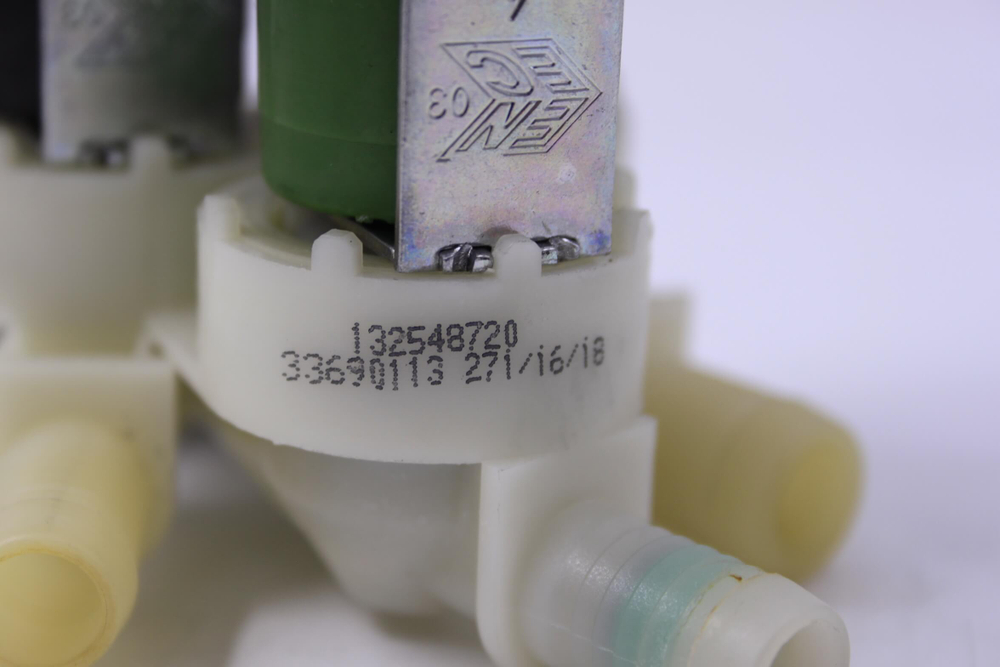 Электромагнитный заливной клапан стиральной машины Electrolux 132548720