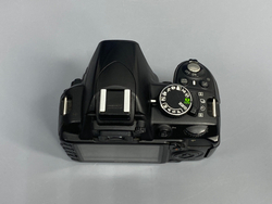 Nikon D3100 отходит отсек SD