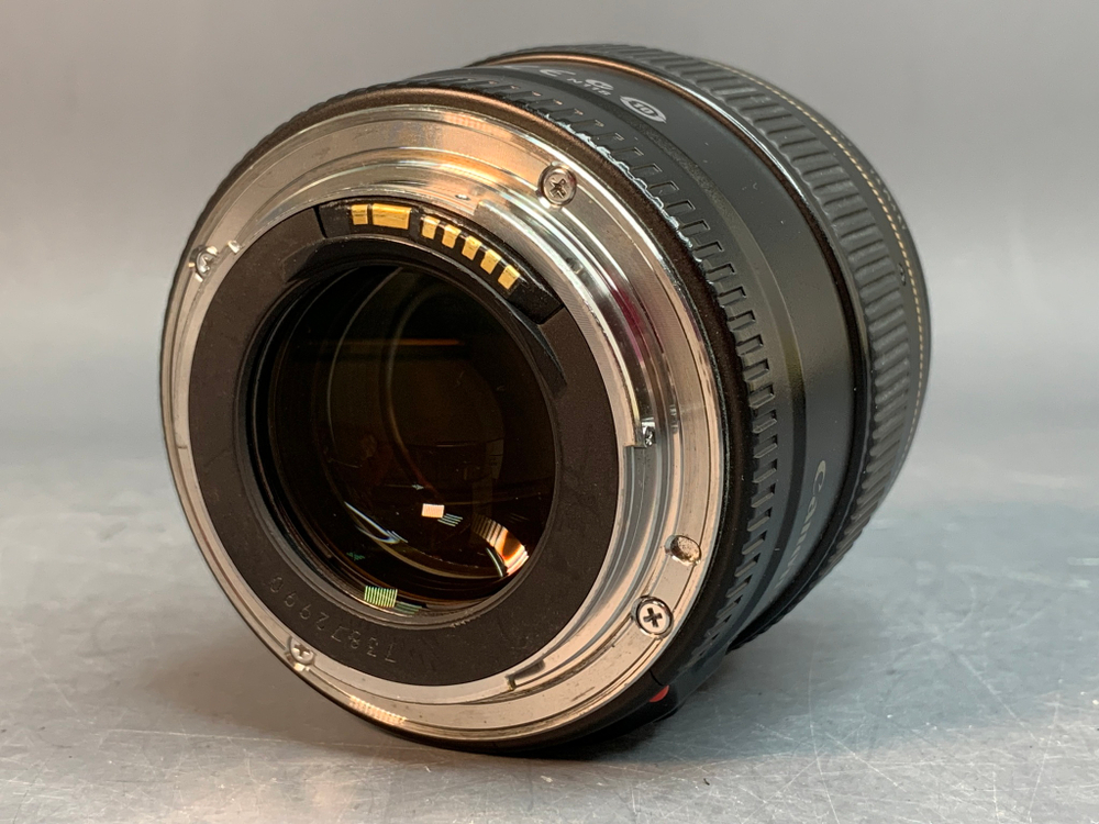 Canon EF 85mm f/1.8 USM внутри пыль