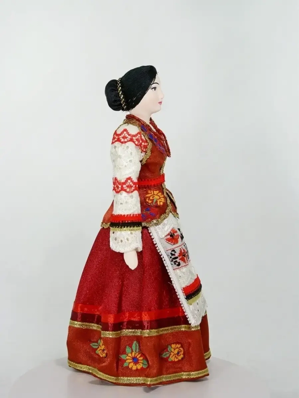 Кукла коллекционная Казачка в сценическом костюме