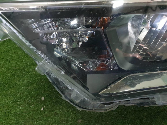 Битая Фара левая Toyota RAV4 5 XA50 (2018-н.в,) LED