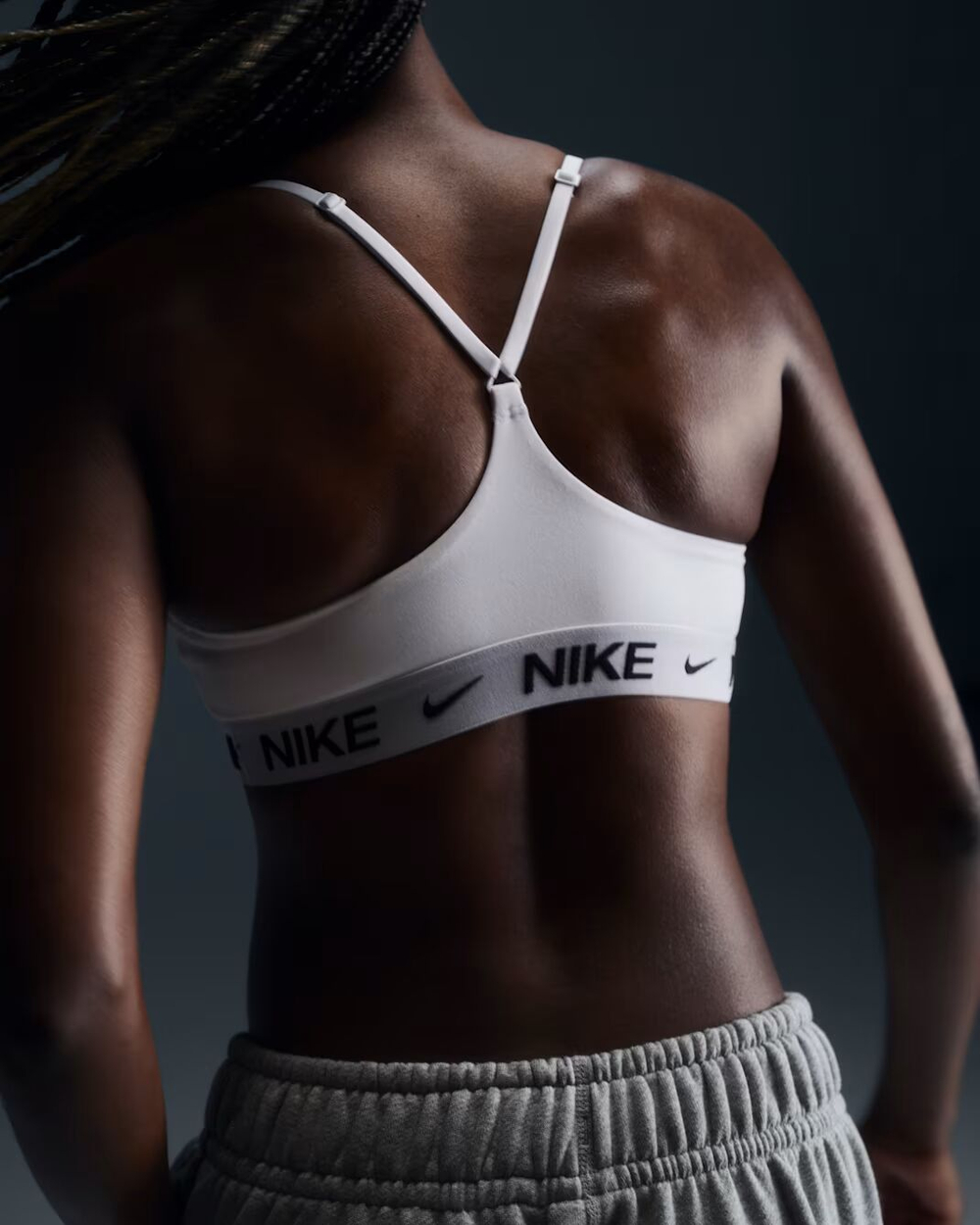 Nike Indy с легкой поддержкой Женский спортивный бюстгальтер с вставками и регулируемыми бретелями - NIKE