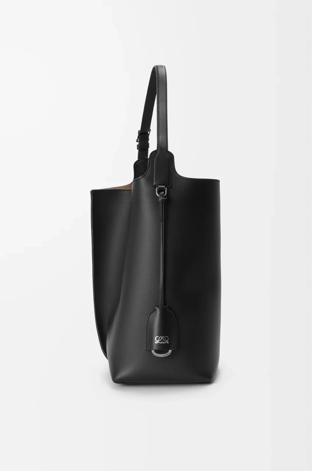 Loewe Большая сумка-тоут Bilbao из гладкой телячьей кожи, черный