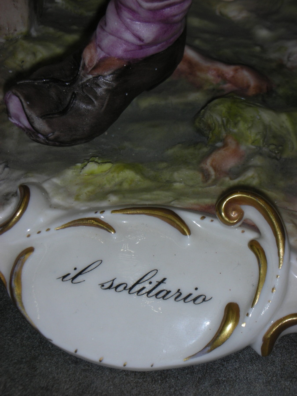 Статуэтка. Фарфор. Пасьянс на лавочке воспоминаний. Capodimonte. Италия