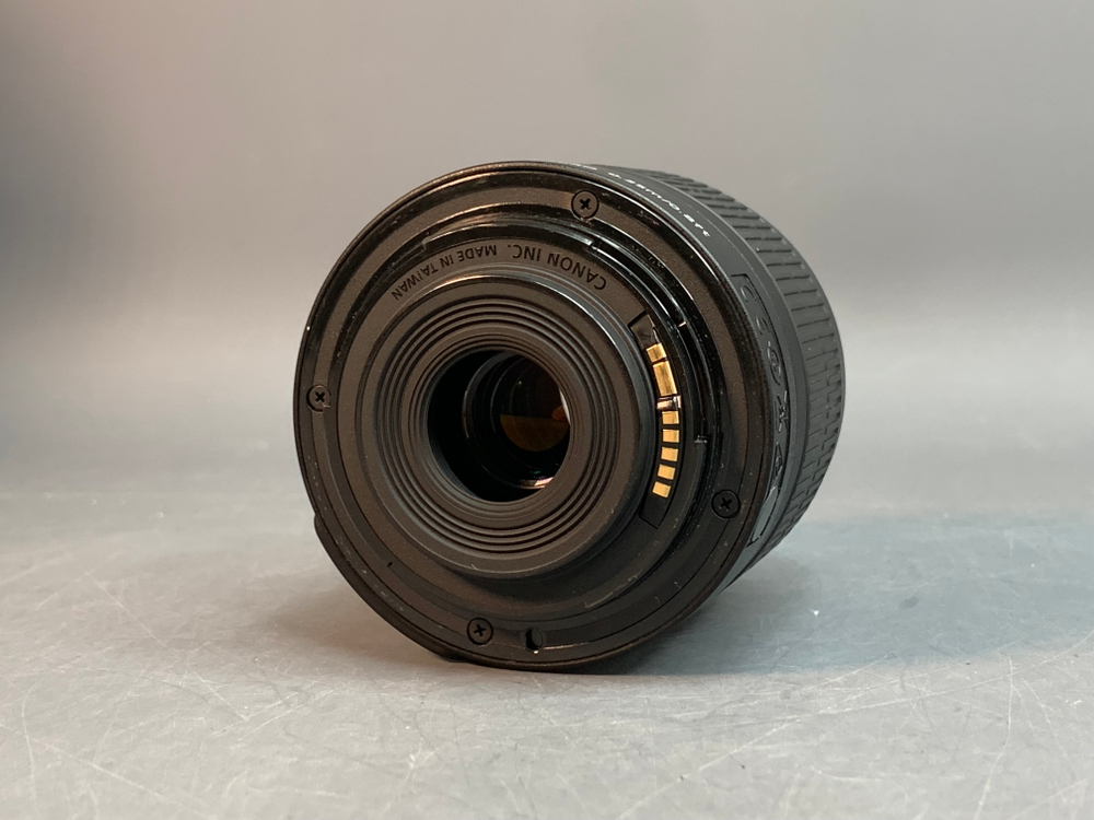 Canon 2000D Kit 18-55mm 3.5-5.6 IS II 4.700 кадров