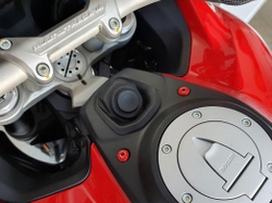 CNC Racing Болты крепления накладки Ducati Multistrada