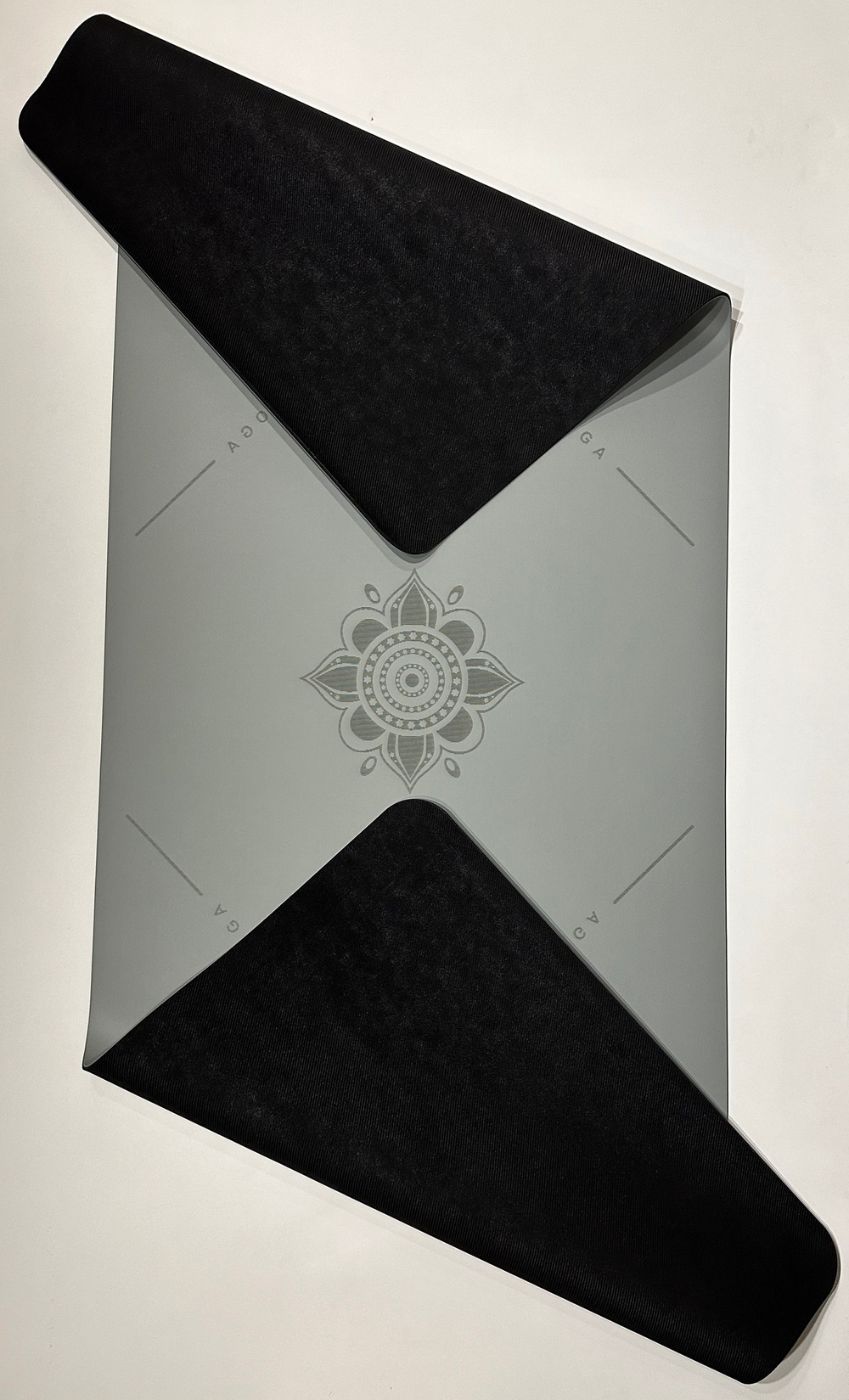 Каучуковый коврик для йоги Yoga Grey 185*68*0,5 см нескользящий