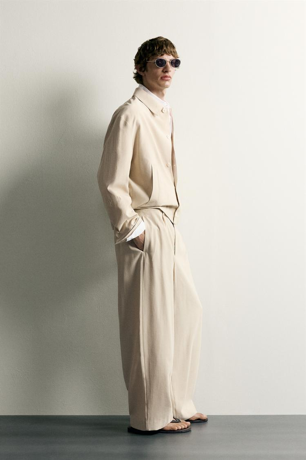 ZARA СТРУЯЩИЕСЯ БРЮКИ RELAXED FIT СО СКЛАДКАМИ, БЕЖЕВЫЙ