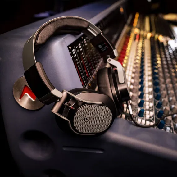 Austrian Audio Hi-X65