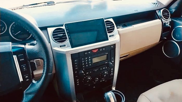Магнитола для Land Rover Discovery 3 2005-2009 (закругленные углы) - FarCar S280 монитор 9.5" IPS на Android 13, CarPlay