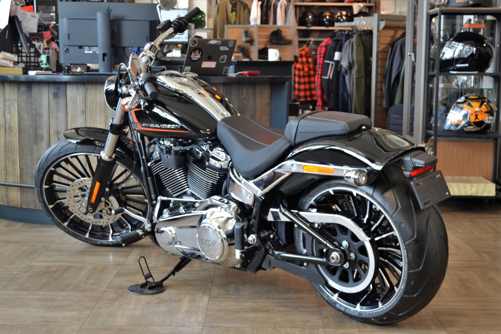 Harley-Davidson BREAKOUT 117 (Vivid Black) 2024