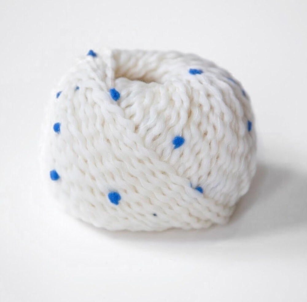 pompom белый с голубым 09
