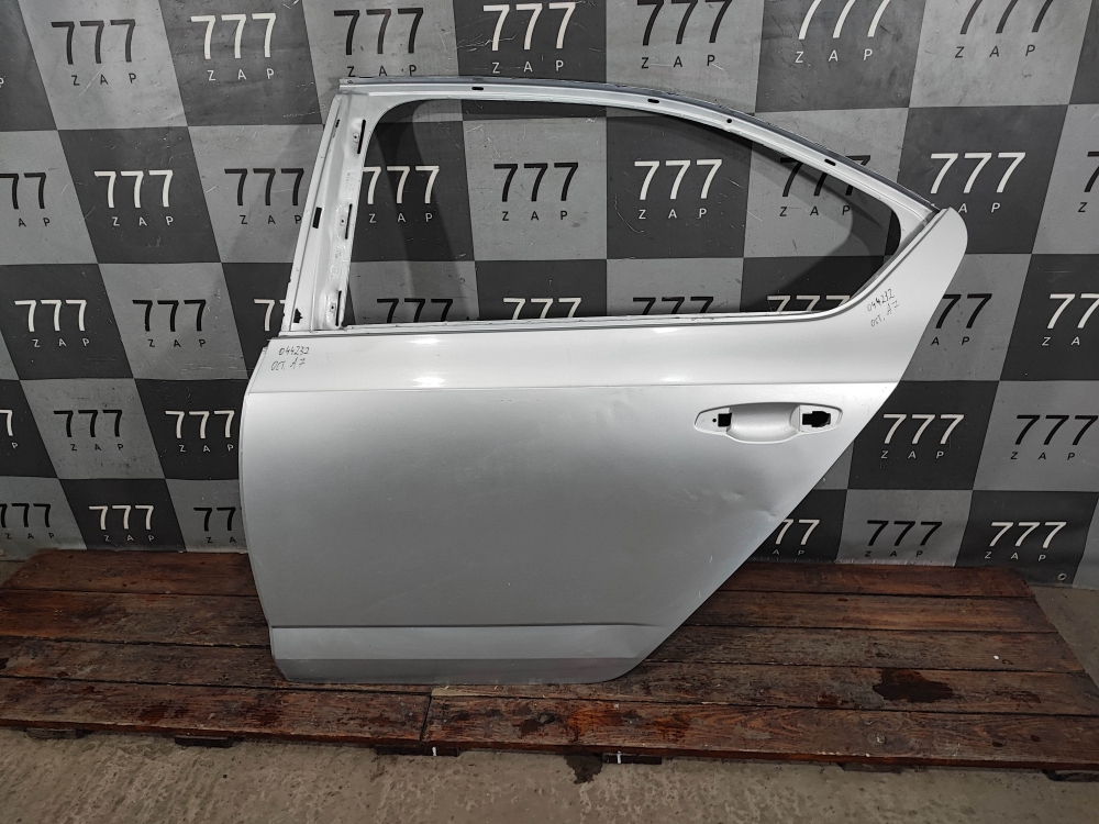 Дверь задняя левая Skoda Octavia 3 (A7) 13-20 Б/У Оригинал 5E5833055B