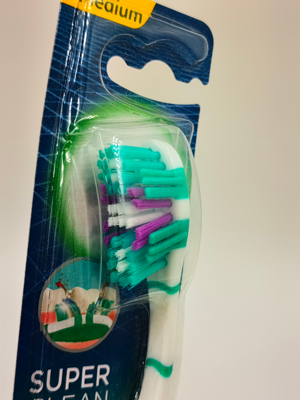 Зубная щетка Pepsodent Super Clean medium, средней жесткости, зеленая/синяя